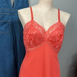 Vanity Fair Elegant Coral Lace Slip nightgown size 34 vintage excellent